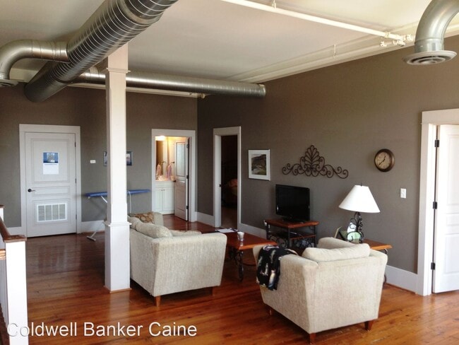 Building Photo - 2 br, 2 bath House - 101-A E. Trade Street