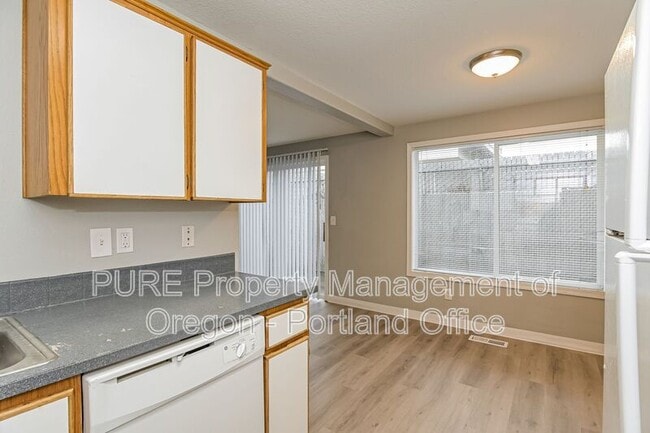 Building Photo - 16106 SE Caruthers St