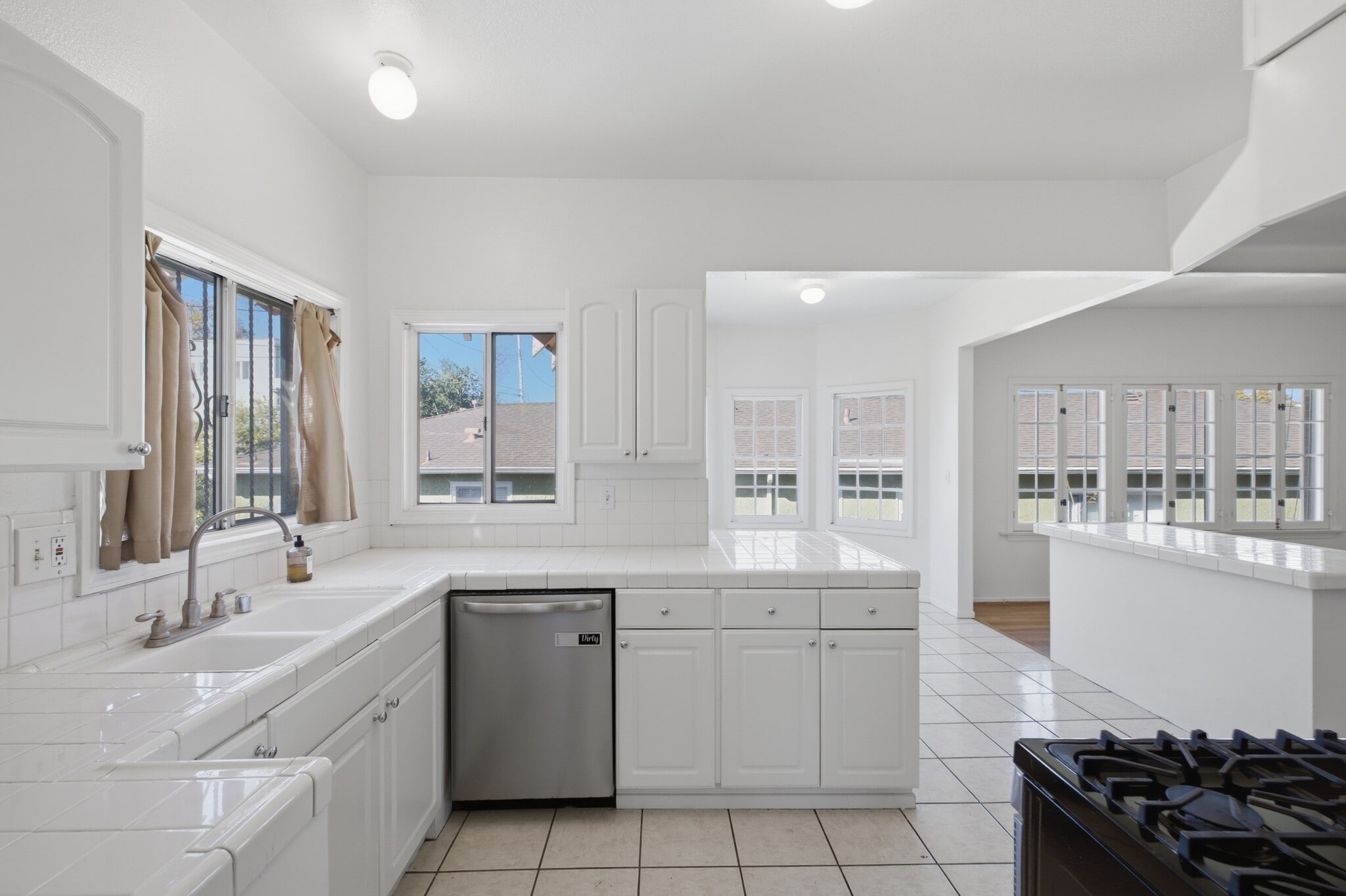 Building Photo - 1097 S Orange Dr