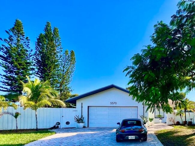 Building Photo - 5570 SW 9th Ct