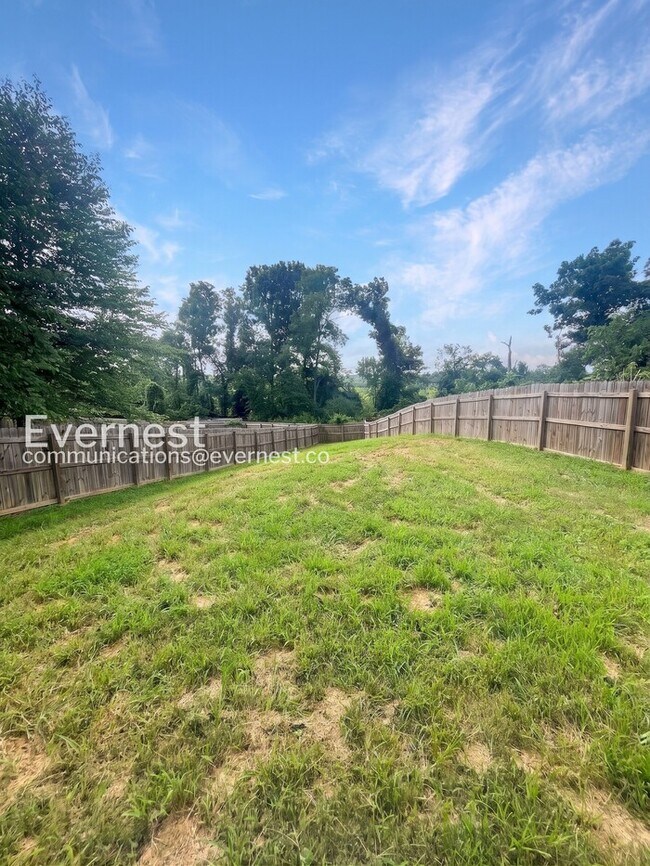 Building Photo - Limited Time Special Offer / 4 Bed/2.5 Bath Home with Fenced Yard & Garage / Pet-Friendly / Avail...