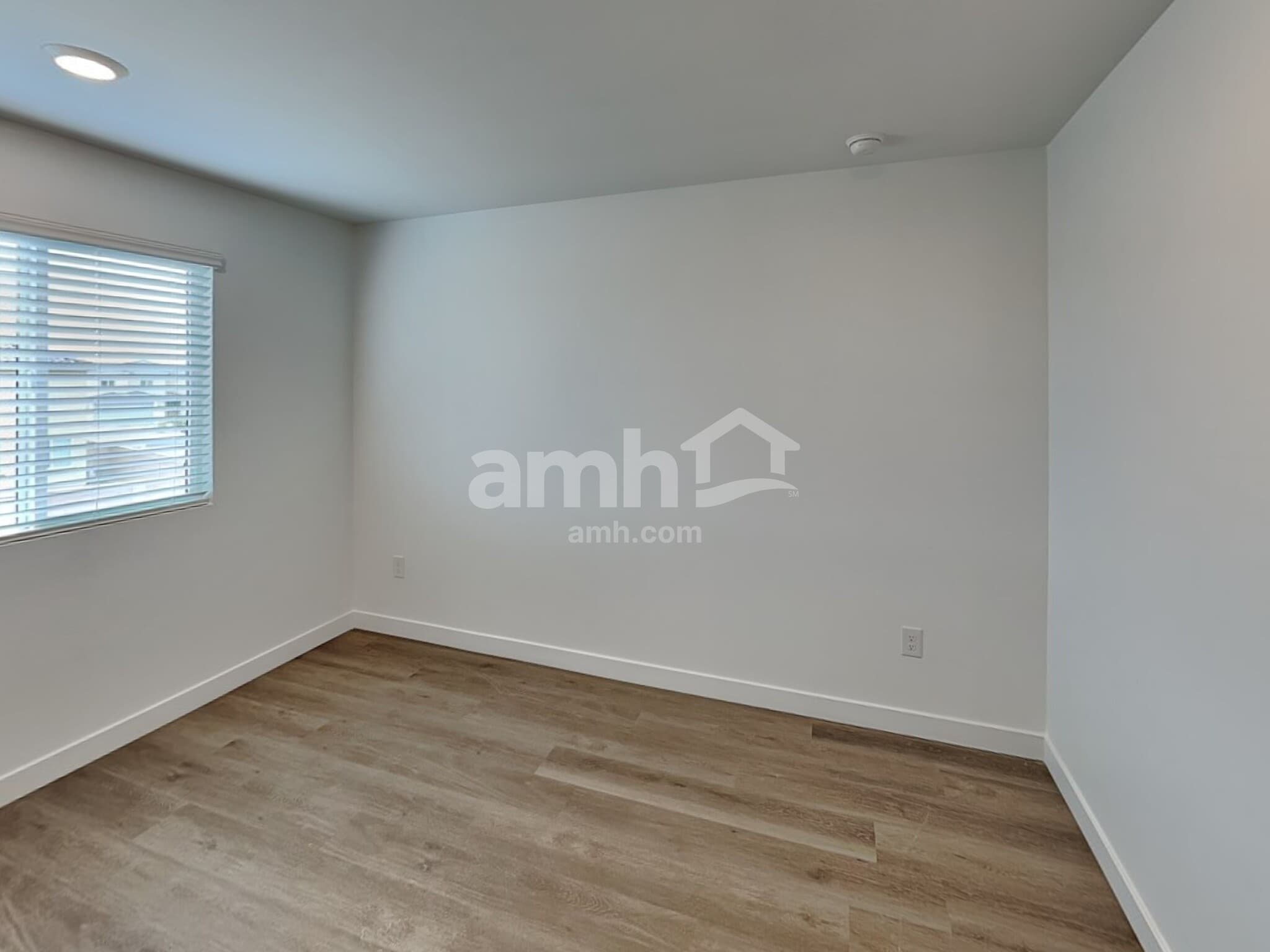 Building Photo - 6185 W Calle Lingo