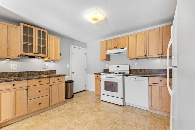 Building Photo - 82 Boylston Ln