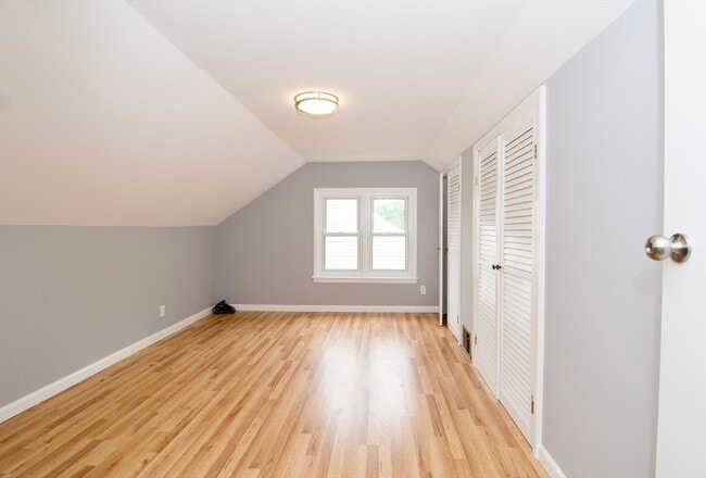 Building Photo - 63 Grandview St