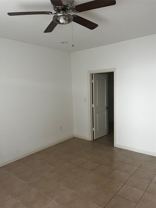 Building Photo - 4303 Oak Ridge Dr