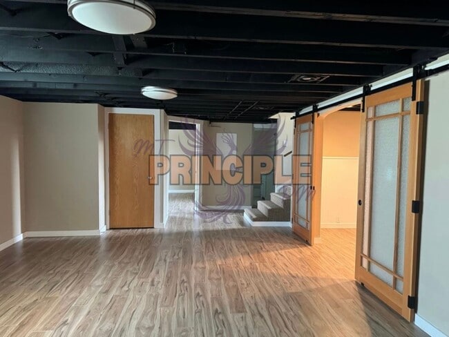 Building Photo - Updated 3 Bedroom House in a Family Friendly Neighborhood