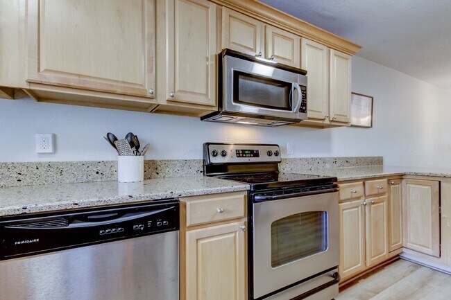 Building Photo - 4480 Overlook Dr NE