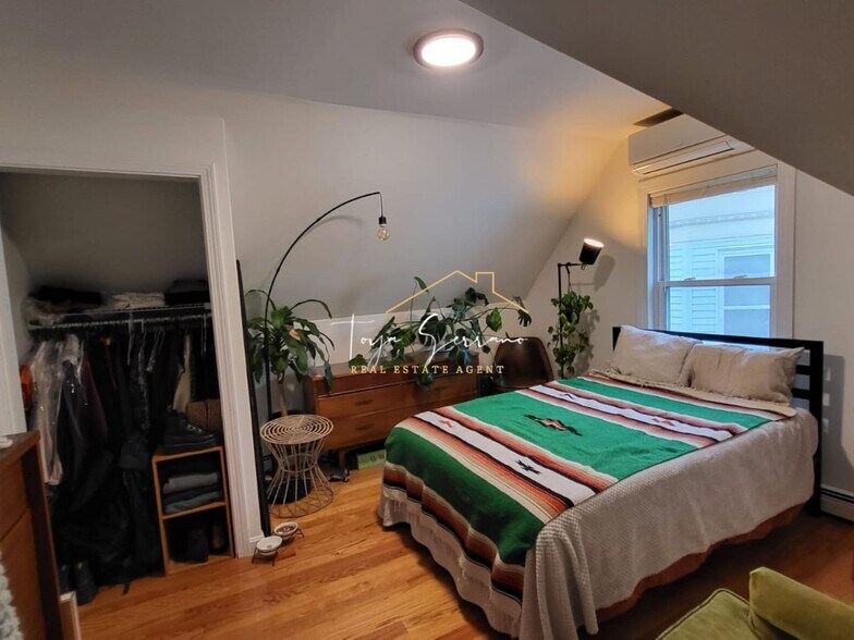 Building Photo - 648 Columbia Rd