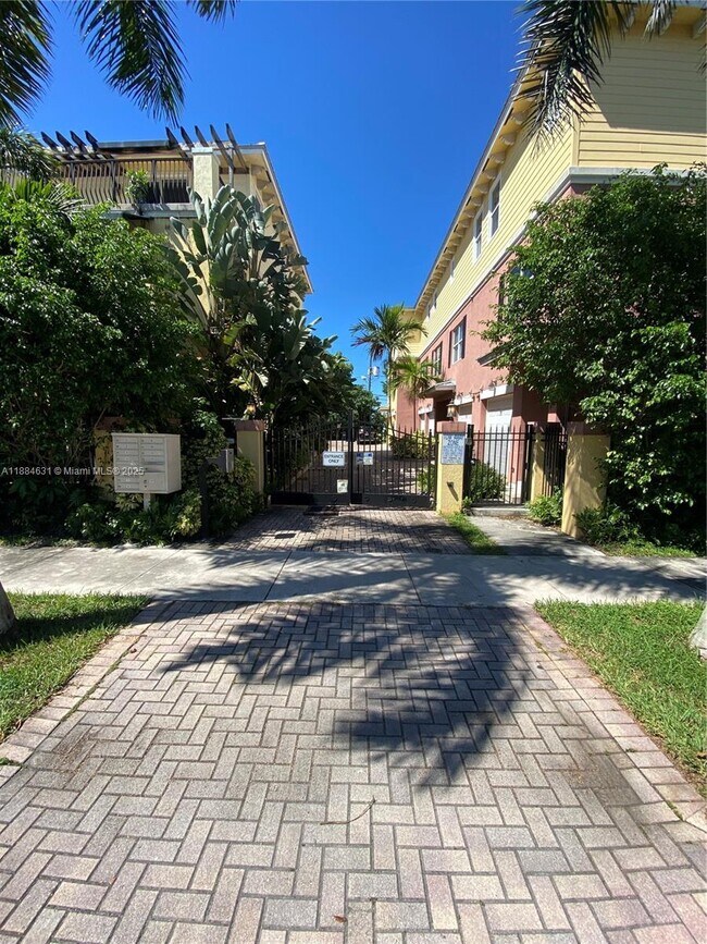 Primary Photo - 1143 SW 1st St