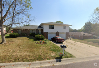 Building Photo - 723-725 Pear Tree Circle