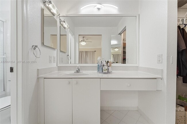 Building Photo - 1004 Golden Cane Dr