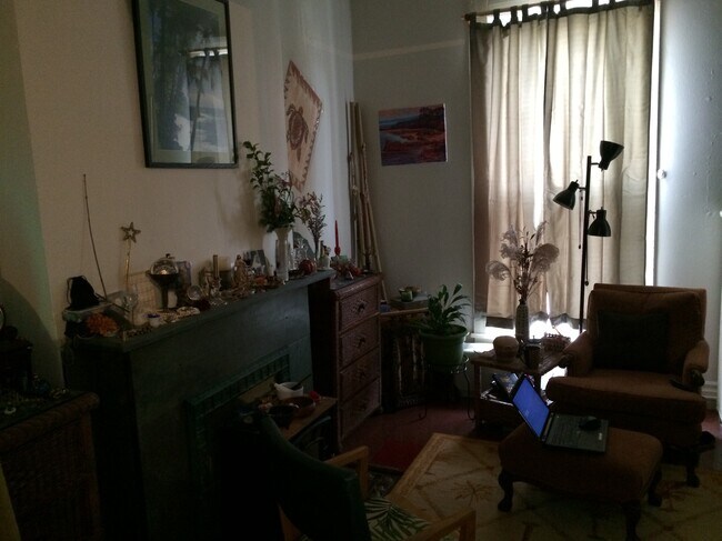 Building Photo - 1015 Main St