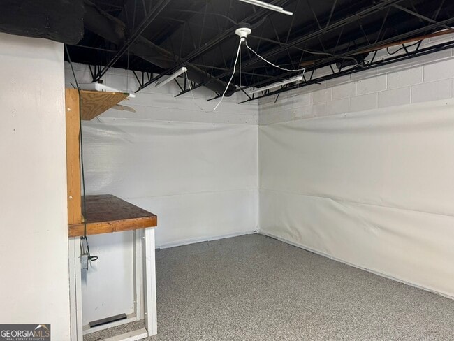 Building Photo - 110 Pine St