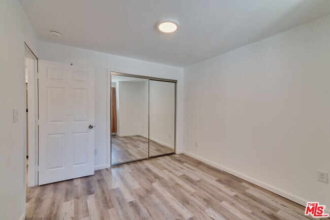 Building Photo - 15013 Hartsook St