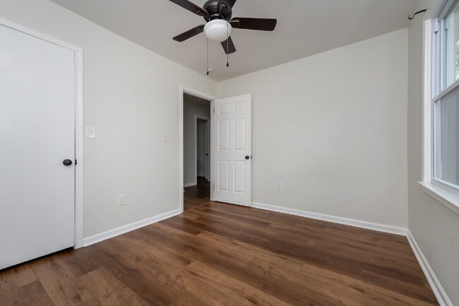 Building Photo - Beautiful 3 Bedroom, 2.5 Bath Home Tucked Away on Cul-de-Sac $1,825/mo rent