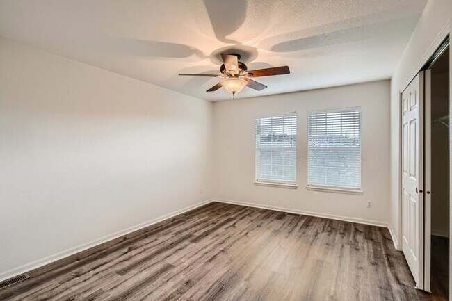 Building Photo - 1747 Candleglow Street