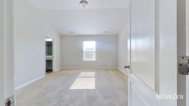 Building Photo - 2736 Yurman Rd