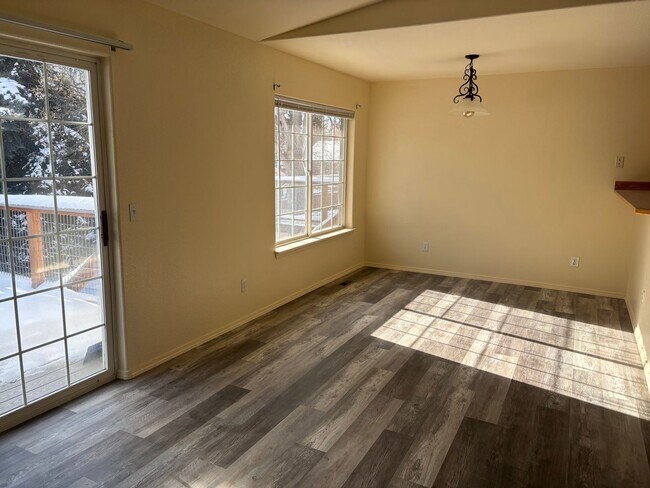 Building Photo - 726-728 E Spokane Ave