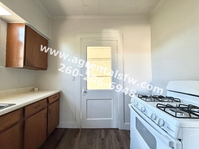 Building Photo - 3 Bedroom House