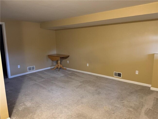 Building Photo - 34 Fairway Dr