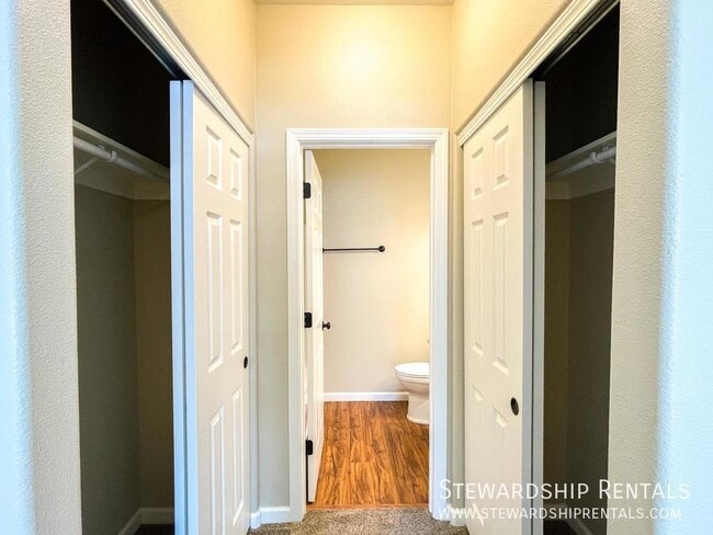 Building Photo - 618 Camden Ln