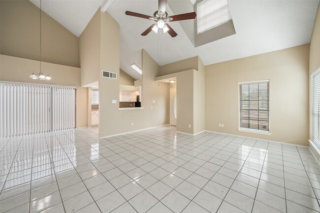 Building Photo - 2610 Lazy Spring Ct