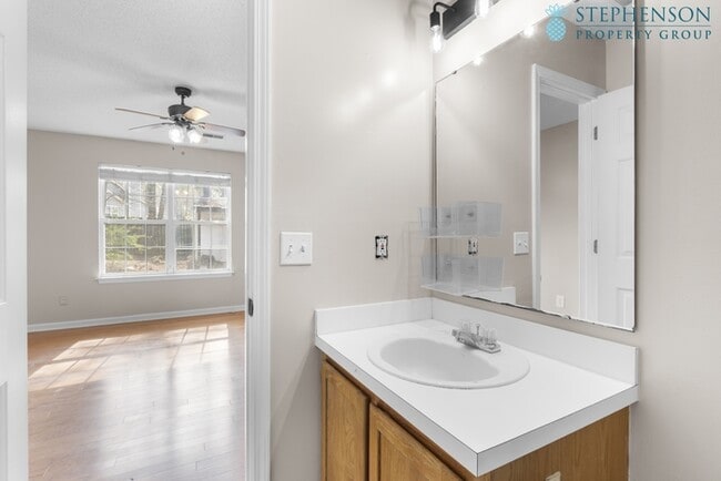 Building Photo - Chapin home