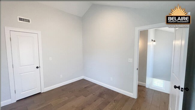 Building Photo - Cozy Country Living