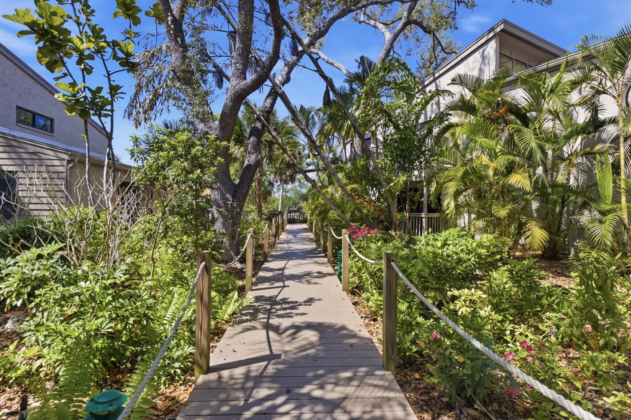 Building Photo - 1628 Clower Creek Dr