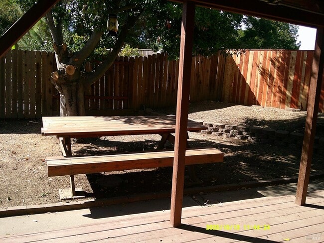 Building Photo - 725 Devonshire Ct