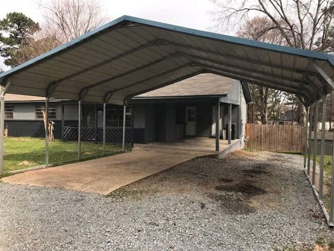 Building Photo - Nice Benton Home