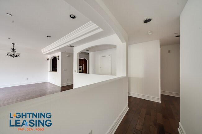 Building Photo - 10641 Woodbridge St