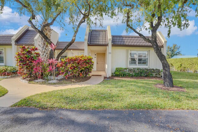 Primary Photo - 122 Lake Rebecca Dr