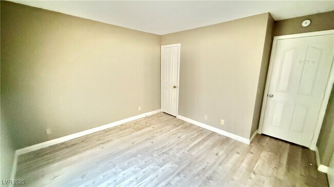 Building Photo - 2633 S Durango Dr