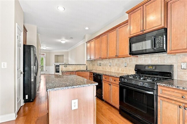 Building Photo - 217 16th St NW
