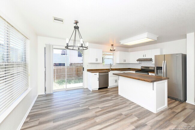 Building Photo - 16134 Branching Oaks