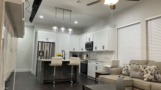 Building Photo - 3 br, 2 bath Duplex - 804 Green Castle Dri...