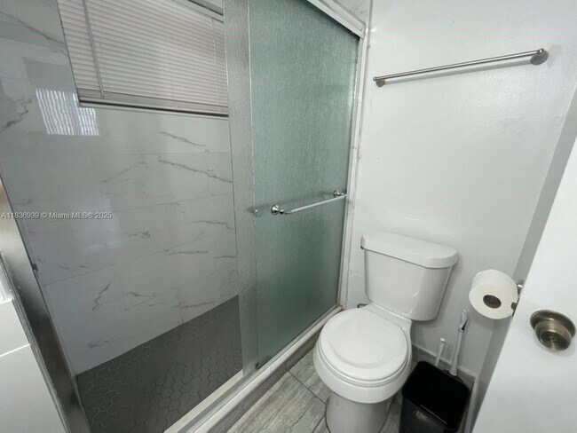 Building Photo - 16410 Miami Dr