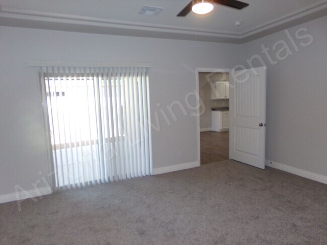 Building Photo - GORGEOUS 3 BEDROOM 2 BATHROOM HOME