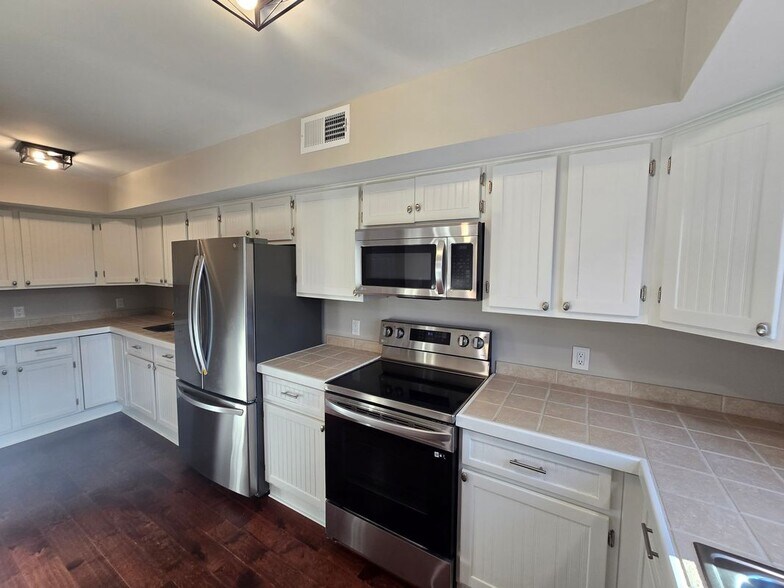 Building Photo - 11 Ingham Way