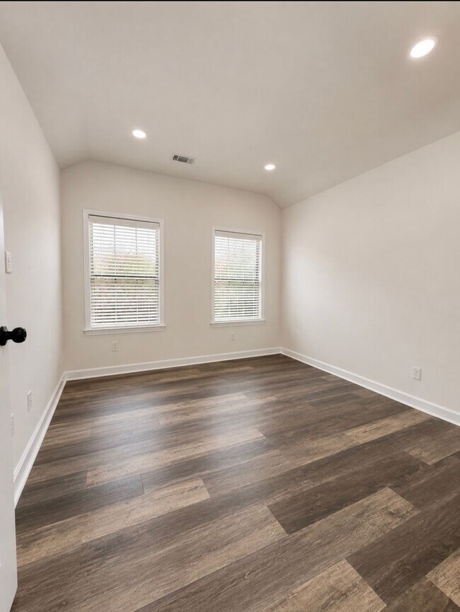 Building Photo - 705 Evanwood Dr
