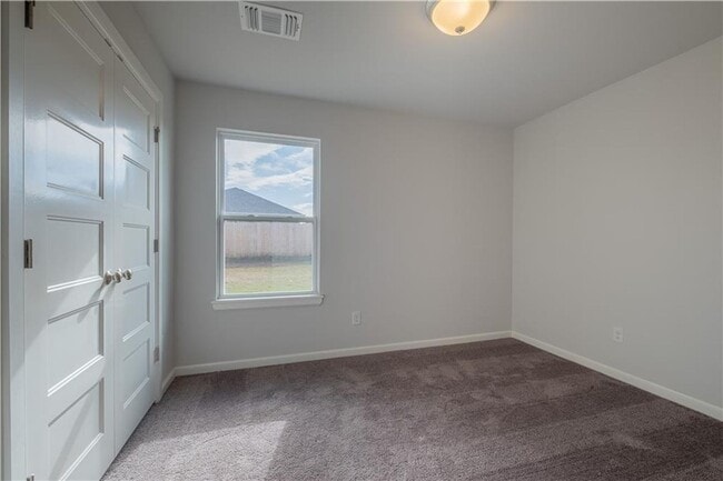 Building Photo - Three bed home in Deer Creek schools