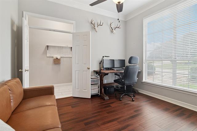 Building Photo - 16435 Red Oak Cir N