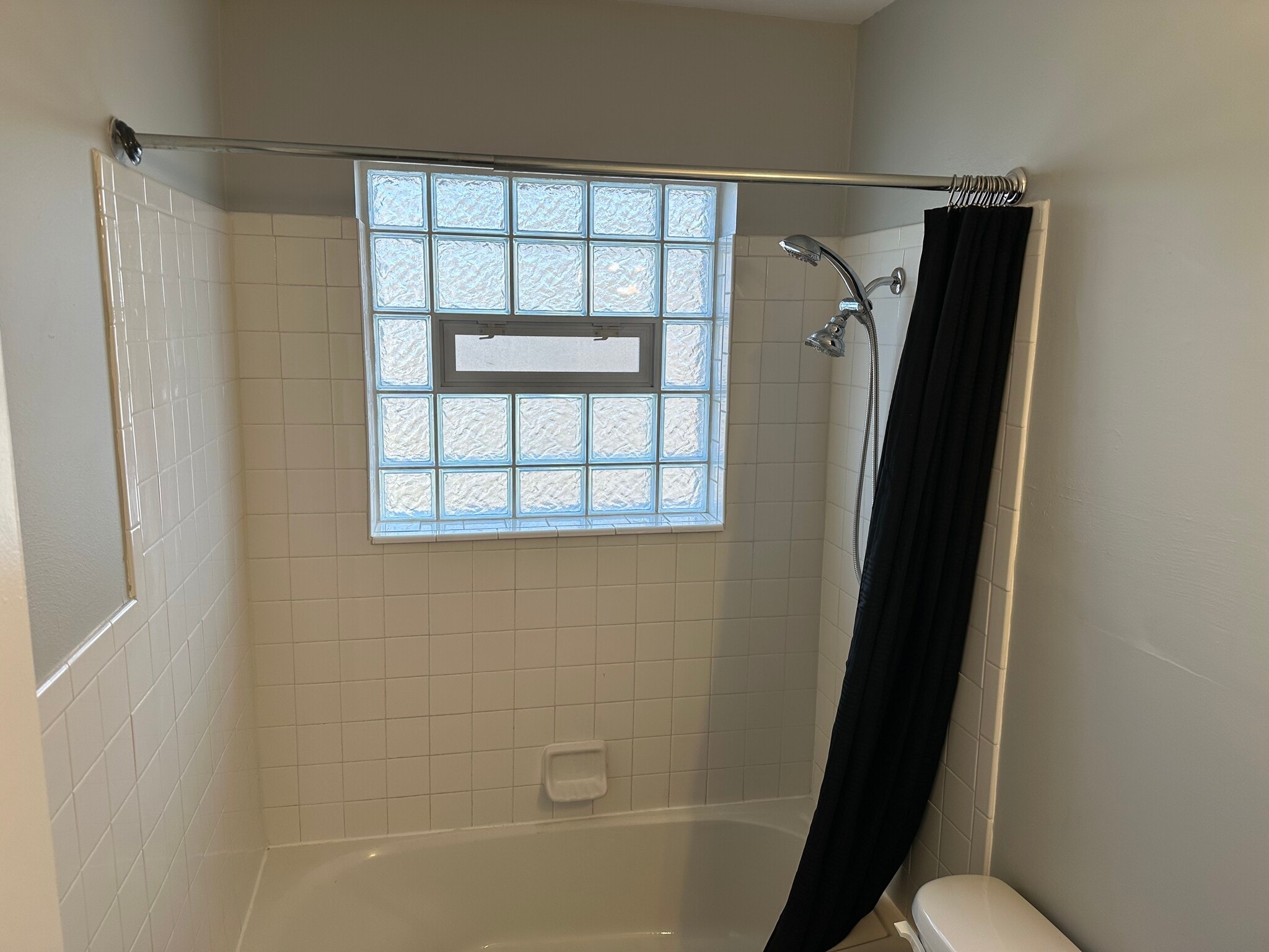 Building Photo - 232 Solon Dr