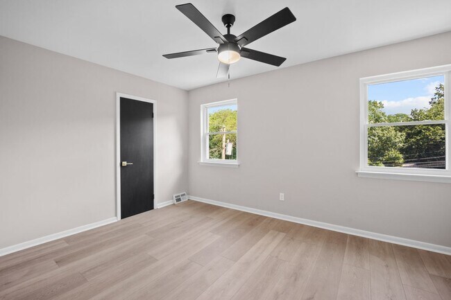Building Photo - 857 Green Valley Dr