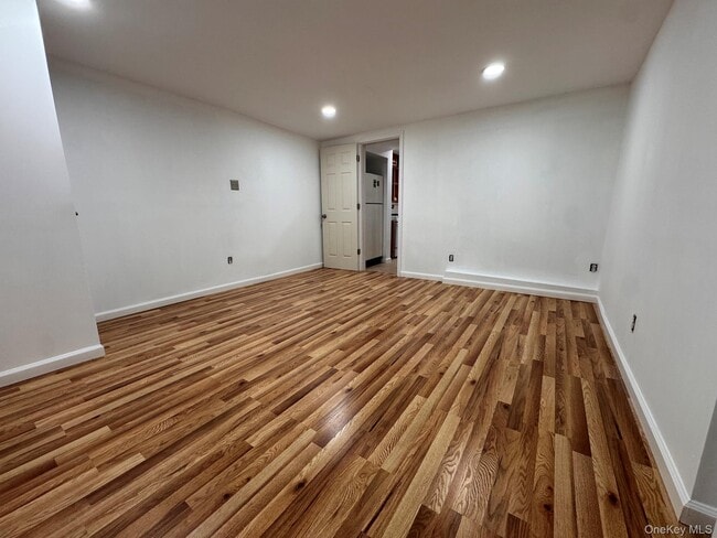 Building Photo - 1245 Rhinelander Ave