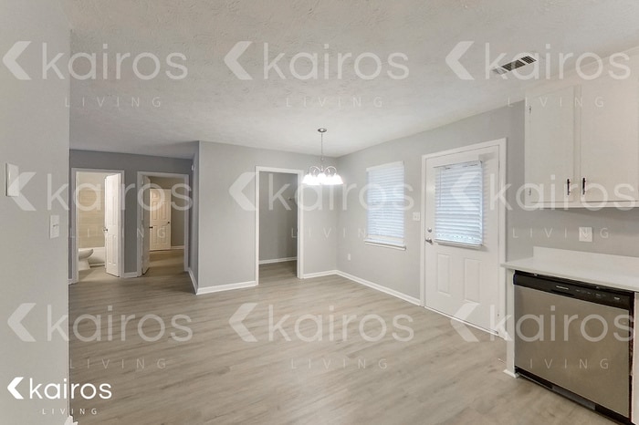 Building Photo - 301 Beaver Pointe Dr