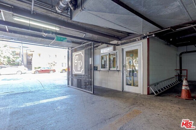 Building Photo - 620 S Gramercy Pl