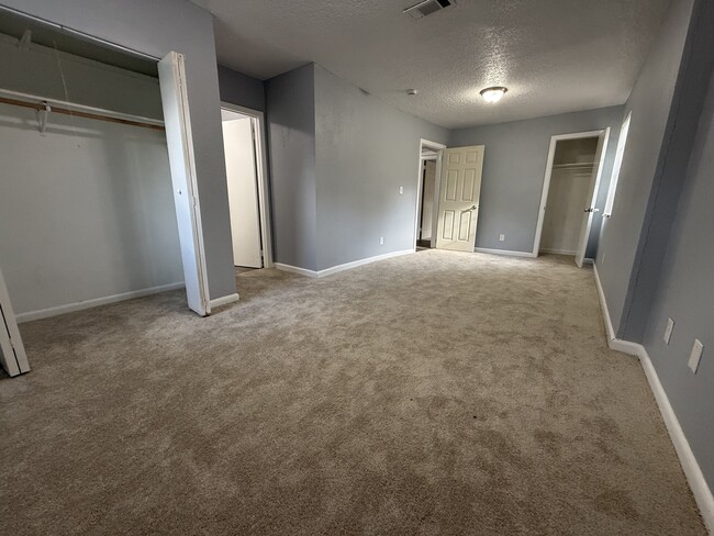 Building Photo - 2739 King Cole Dr