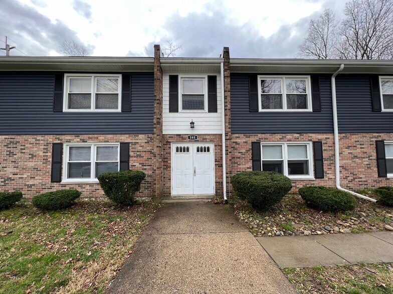 Building Photo - 595 Magie Ave